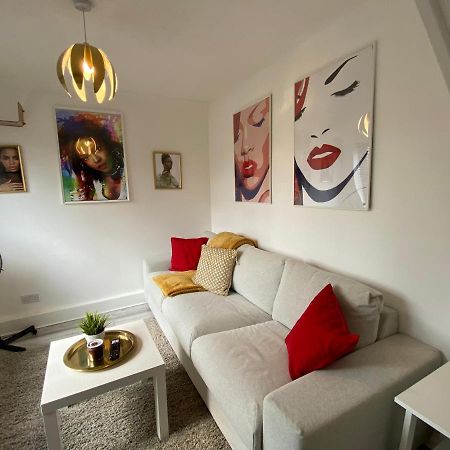 Host & Stay - Cotman Close Milton Keynes Exteriör bild