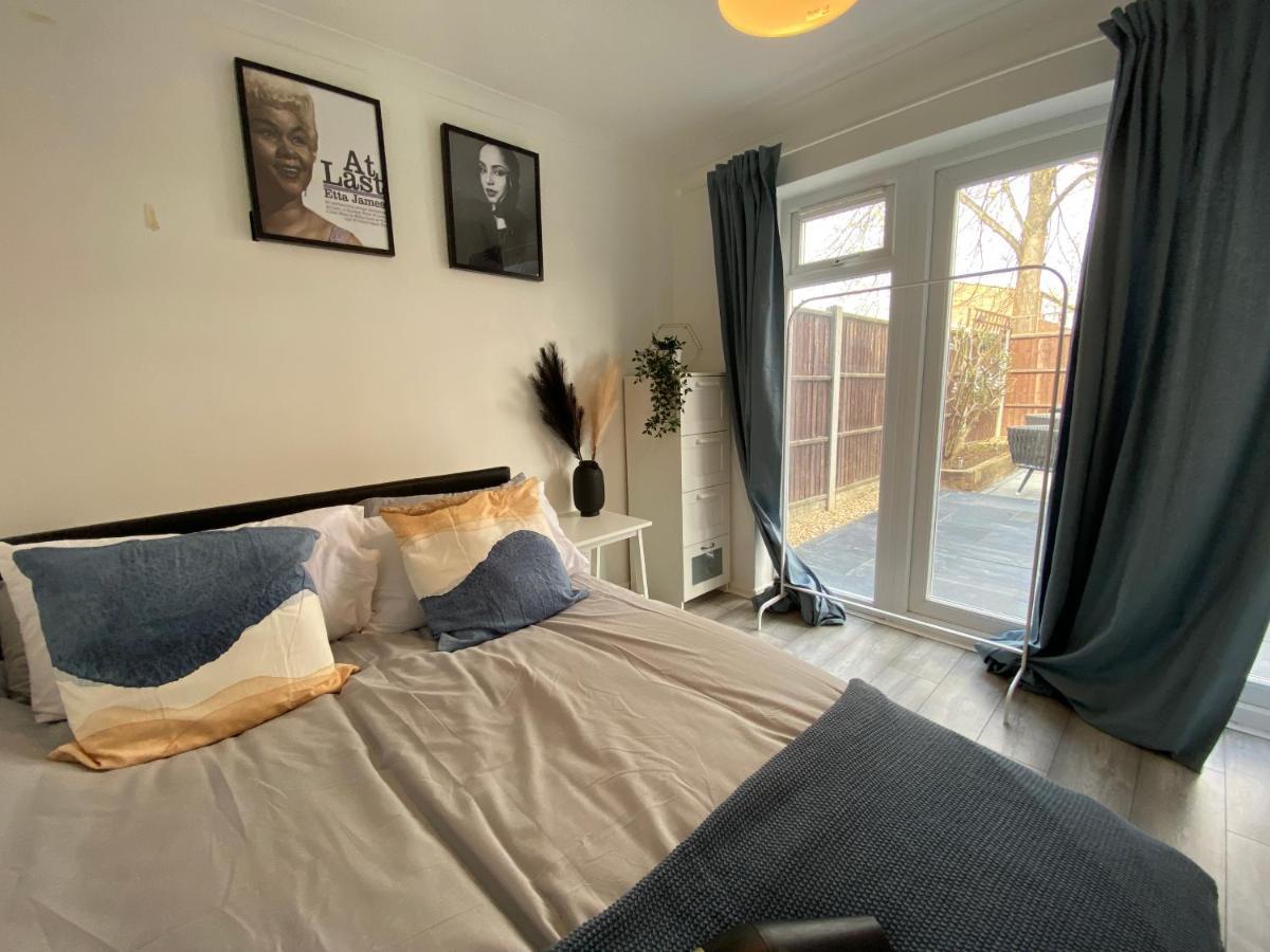 Host & Stay - Cotman Close Milton Keynes Exteriör bild